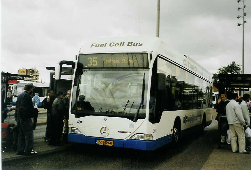 (078'634) - GVB Amsterdam - Nr. 1/ZZ-65-68 - Mercedes am 20. Juli 2005 beim Bahnhof Amsterdam