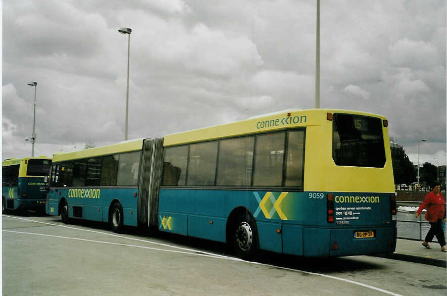 (078'719) - Connexxion - Nr. 9059/BG-ZP-27 - Volvo/Berkhof am 20. Juli 2005 beim Bahnhof Amsterdam