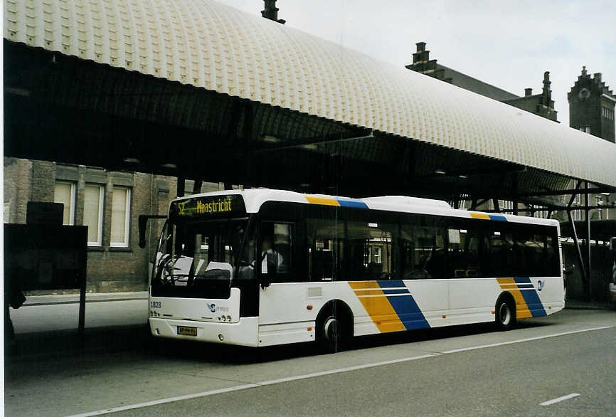 (079'002) - Hermes, Kampen - Nr. 1828/BP-PH-95 - VDL Berkhof am 23. Juli 2005 beim Bahnhof Maastricht