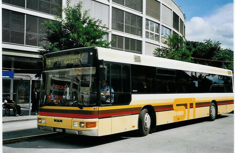 (079'722) - STI Thun - Nr. 11/BE 26'748 - MAN (ex TSG Blumenstein Nr. 2) am 26. August 2005 beim Bahnhof Thun