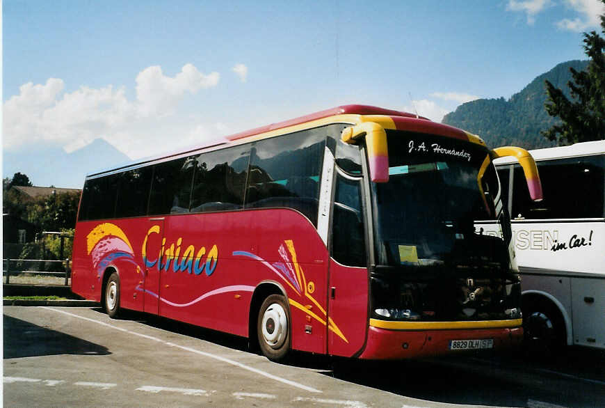 (080'529) - Aus Spanien: Civiaco, Valladolid - 8829 DLH - Volvo/Noge am 25. September 2005 beim Bahnhof Interlaken West