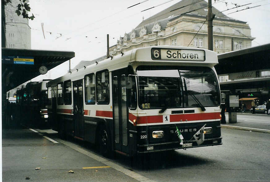 (080'818) - VBSG St. Gallen - Nr. 220/SG 141'220 - Saurer/Hess am 18. Oktober 2005 beim Bahnhof St. Gallen