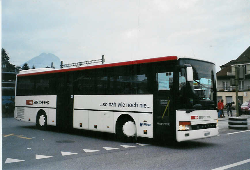 (081'217) - Ruffiner, Turtmann - VS 284'093 - Setra am 20. Oktober 2005 beim Bahnhof Spiez