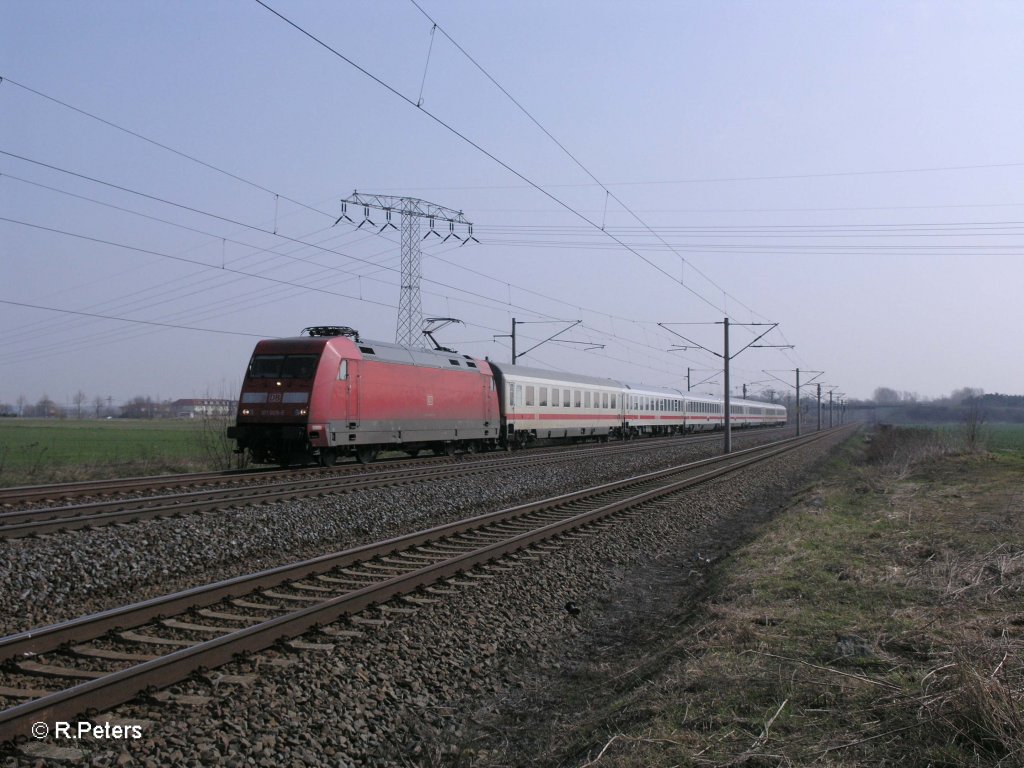 101 006-5 zieht den IC2158 Decin hl.n.  - Frankfurt/M Flugh. bei Borsdorf. 30.03.11