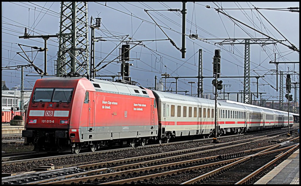 101 015 mit IC nach Frankfurt am Main am 02.02.13 in Fulda