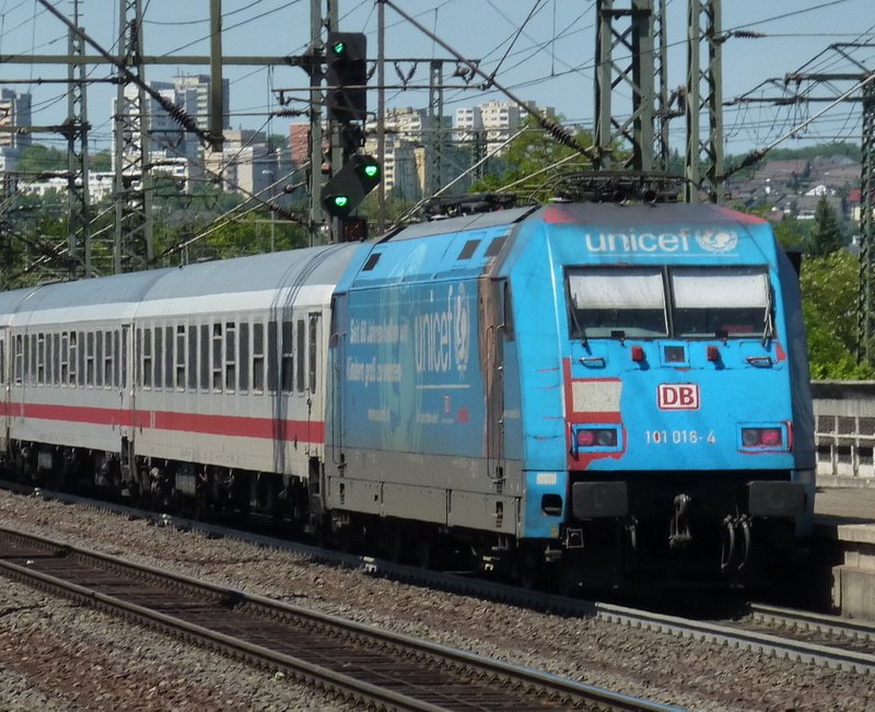 101 016-4 mit IC am 05.06.10 in Fulda