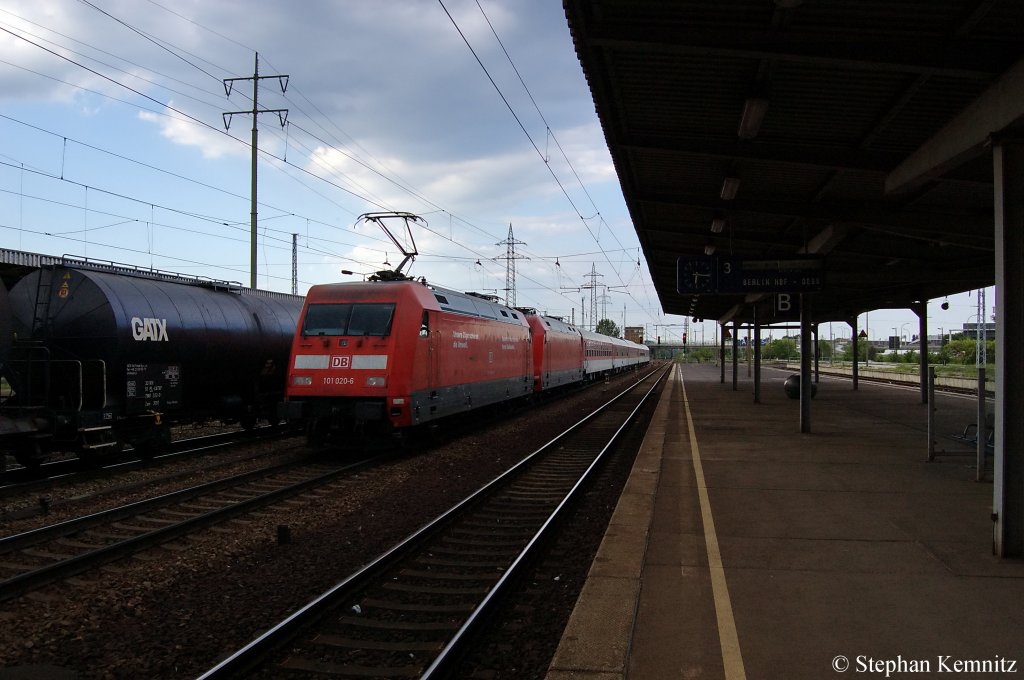 101 020-6 & 101 083-4 (Kalt) mit der CNL 450 Leergarnitur von Berlin Sdkreuz nach Paris Est in Berlin-Schnefeld Flughafen auf dem Weg nach Berlin Sdkreuz. 19.05.2011