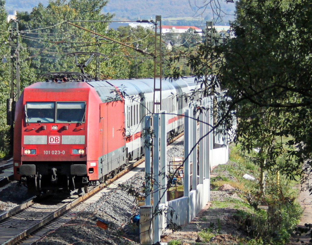 101 023 mit IC am 24.09.11 in Burghaun