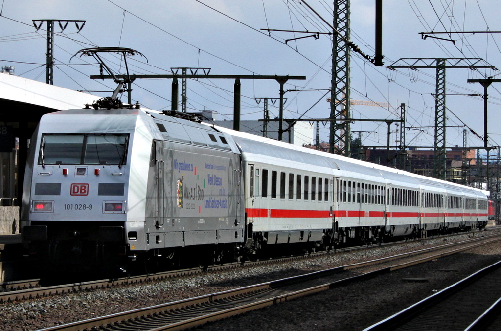 101 028  800 Jahre Anhalt  mit IC 2158 am 08.04.12 in Fulda