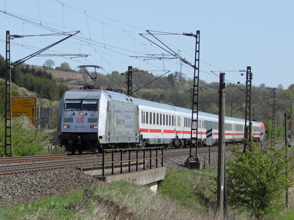 101 028 mit IC 2251 nach Leipzig am 28.04.12 in Haunetal Rothenkirchen