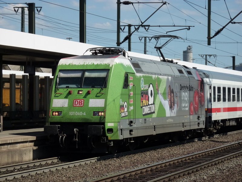 101 040-4  Fan Connection  mit IC 1886 nach Hamburg am 05.06.10 in Fulda