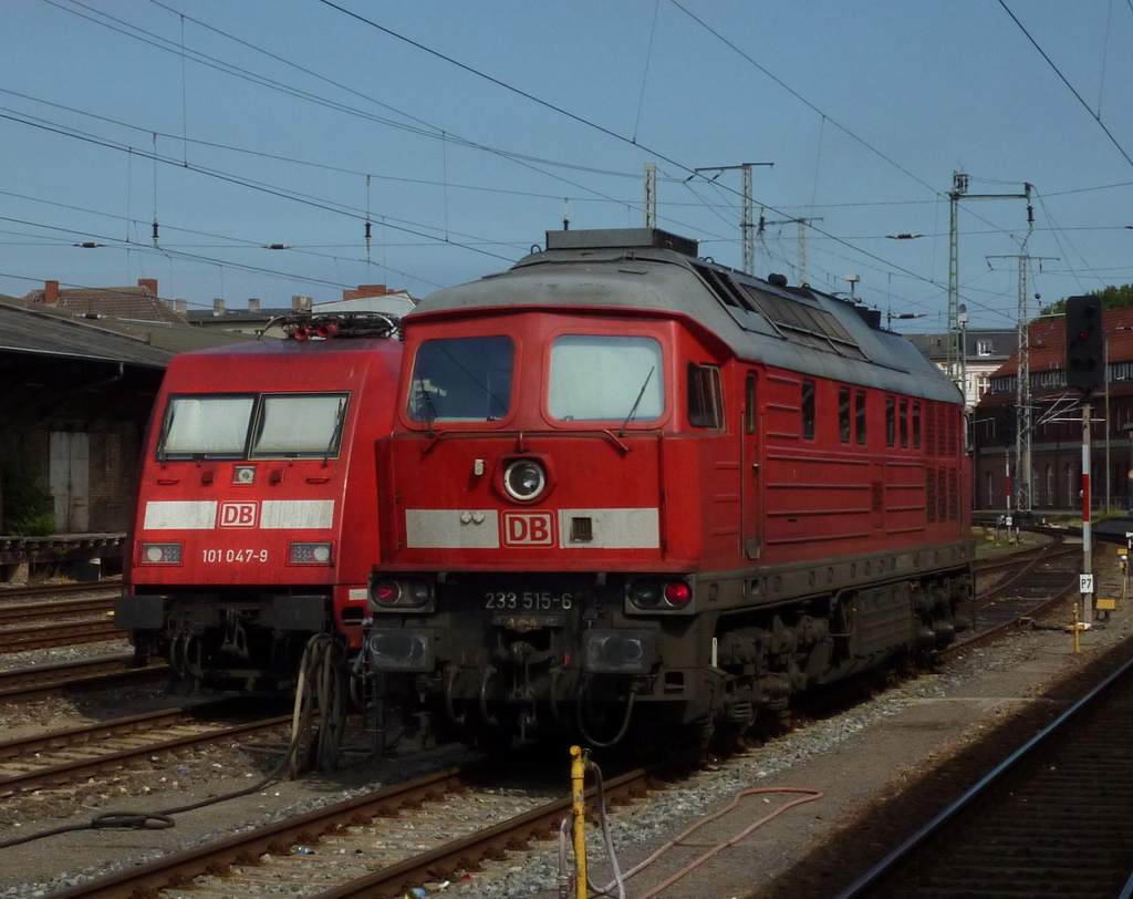 101 047-9 und 233 515-6 am 19.07.10 in Stralsund