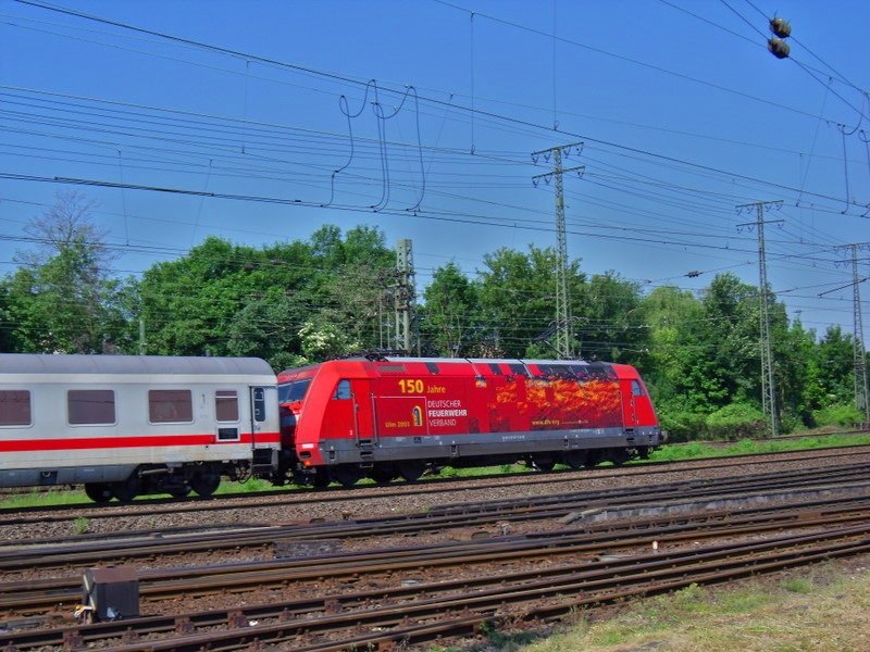 101 047 9 mit IC bei der Durchfahrt von KO-Ltzel am 23.05.2009
 