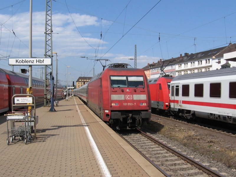 101 053 bei schnstem Wetter am 18.07.07 in Koblenz Hbf