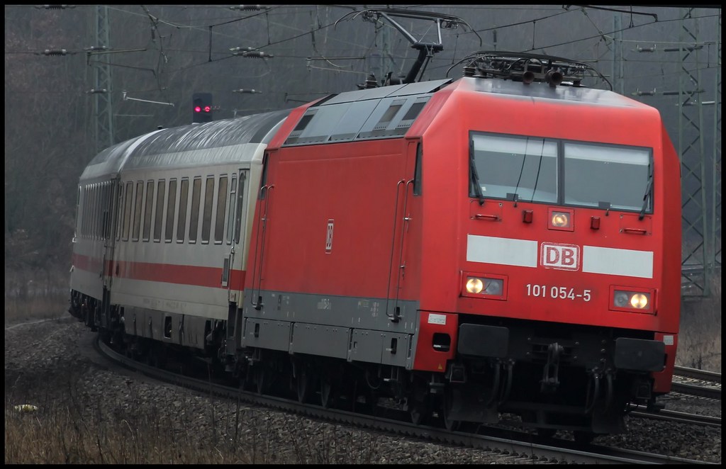 101 054 mit IC nach Leipzig am 30.03.13 in Gtzenhof