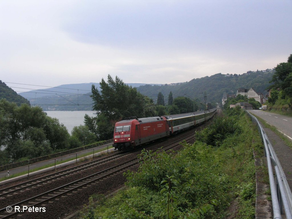 101 057-8 zieht hinter Bacharach den EC 100 Chur – Hamburg Altona. 26.07.08
