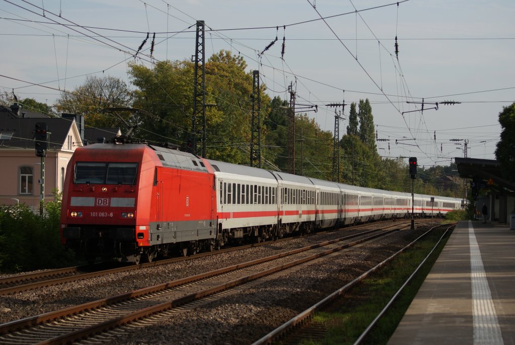 101 063-6 + 101 113-9 mit einem IC in Hilden als Umleiter am 07.10.2010