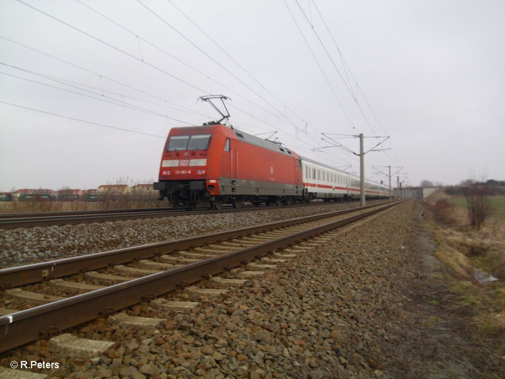 101 063-6 schiebt ein IC bei Borsdorf. 05.03.11