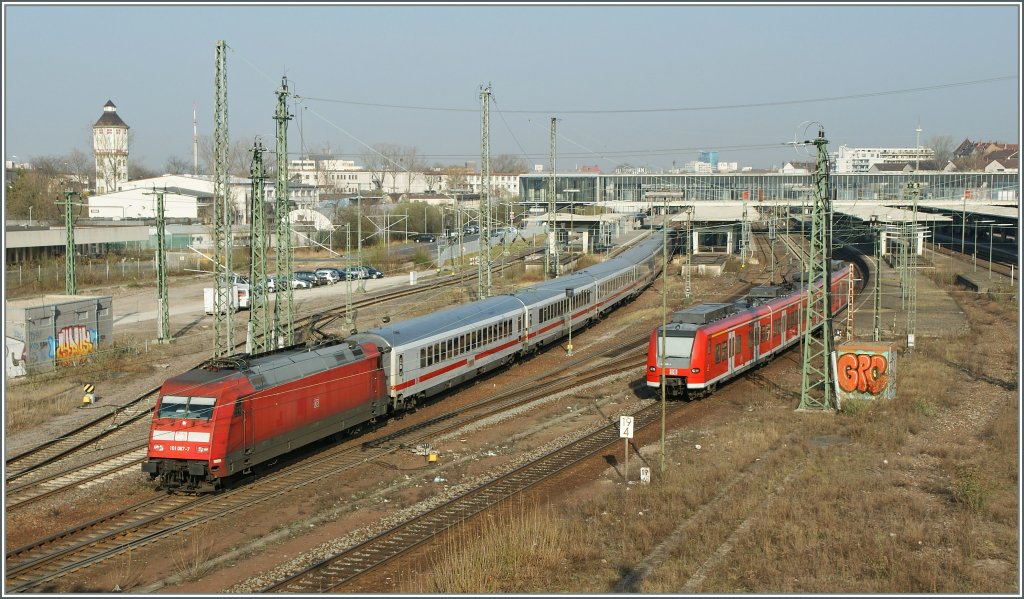 101 067-7 verl�sst mit einem IC Heidelberg HBF.
28. M�rz 2012