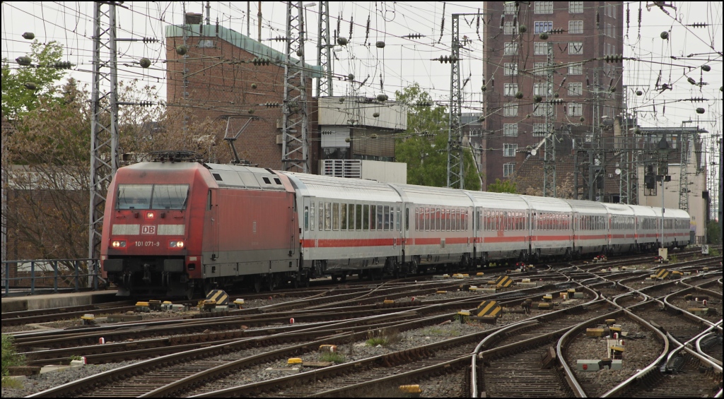 101 071 mit IC 2012 von Oberstdorf nach Herford am 17.04.11 in Kln