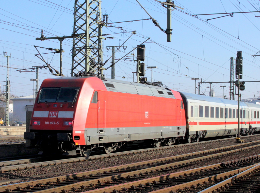 101 073-5 mit IC am 21.02.11 in Fulda