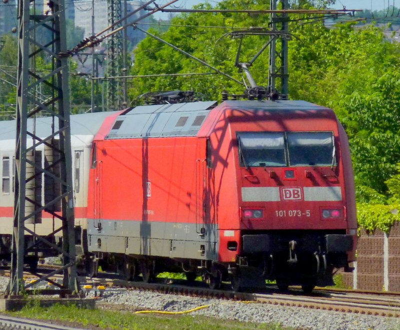 101 073-5 mit IC am 05.06.10 in Fulda