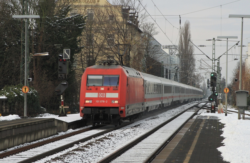 101 079 mit IC in den Sden am 27.11.10 in Bonn Bad Godesberg