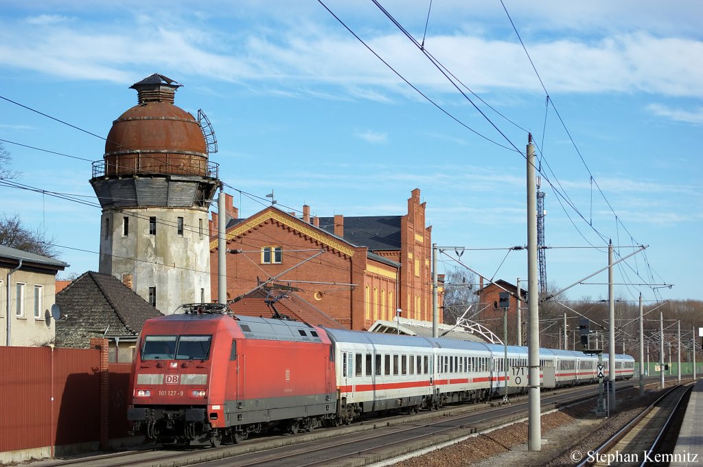 101 127-9 mit dem IC 144 nach Schiphol (Airport) in Rathenow. 12.02.2011