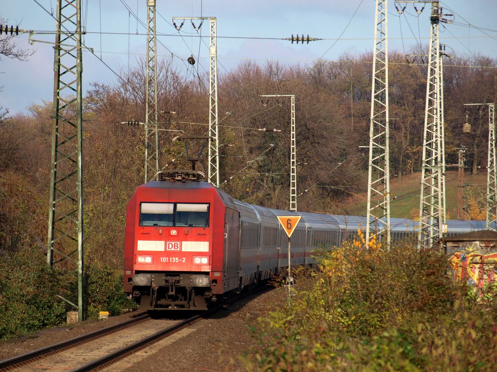 101 135-2 fuhr mit einem Intercity gen. Koblenz durch Kln-West am 20.11.