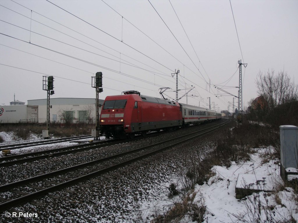 101 138-6 durchfhrt Obertraublingen mit den IC 1886 Rottaler Land. 09.01.10