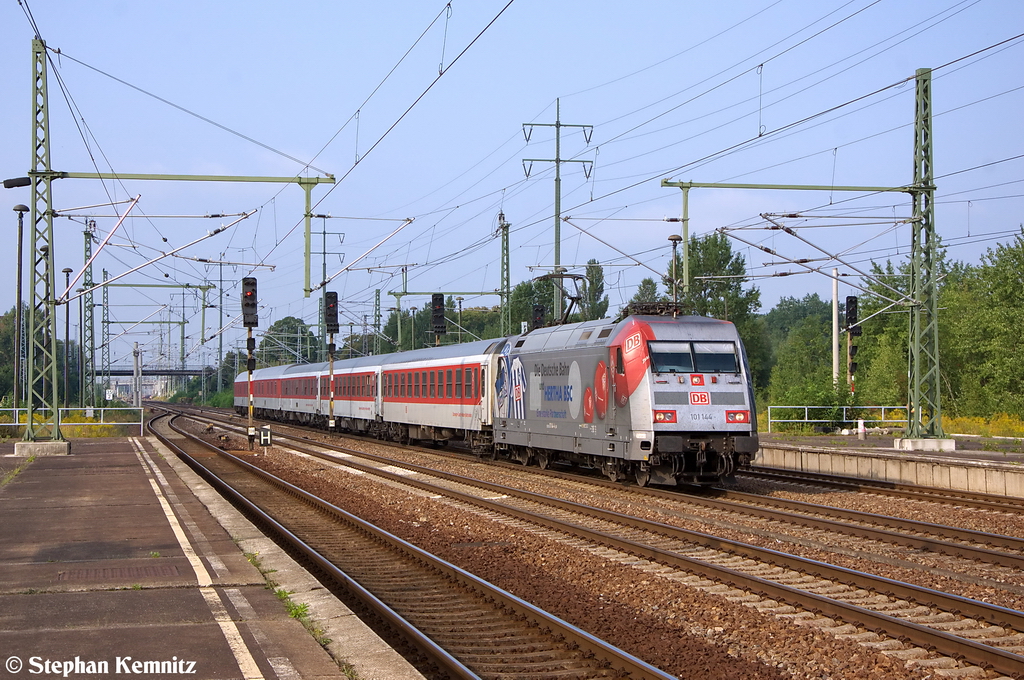 101 144-4  Hertha BSC  mit der Leergarnitur des CNL 451  Perseus  in Schnefeld und brachte diesen CNL nach Berlin-Lichtenberg. 21.08.2012