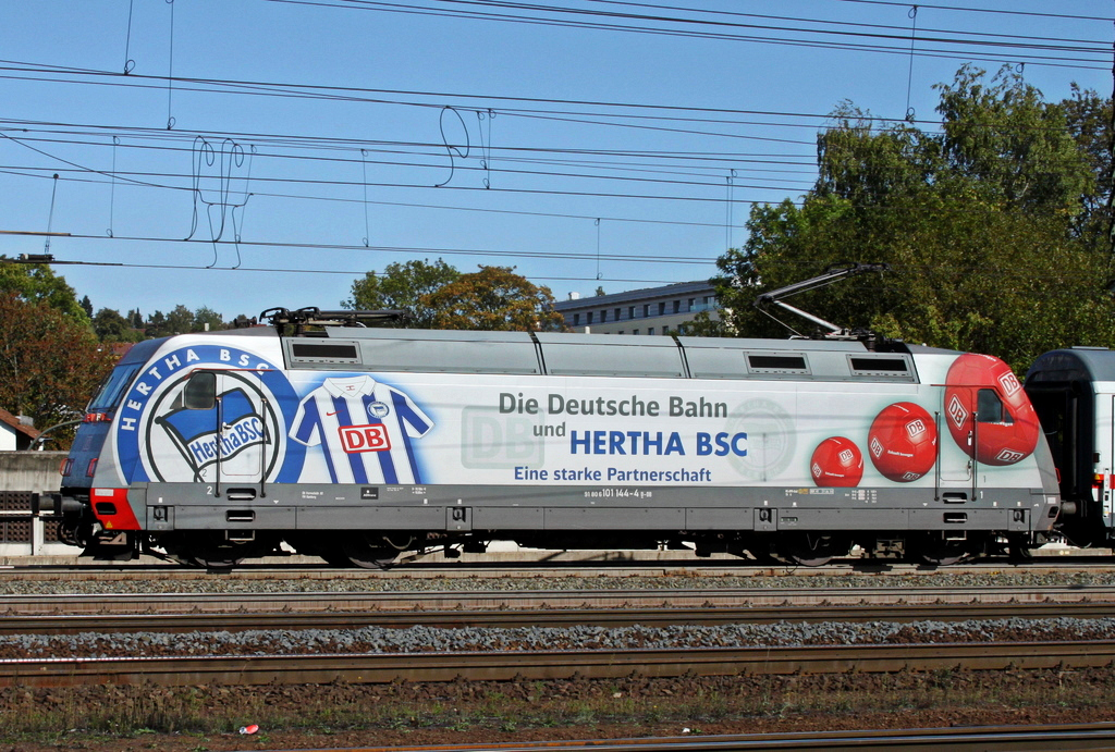 101 144 (Hertha BSC) mit IC 2251 am 16.09.11 in Fulda