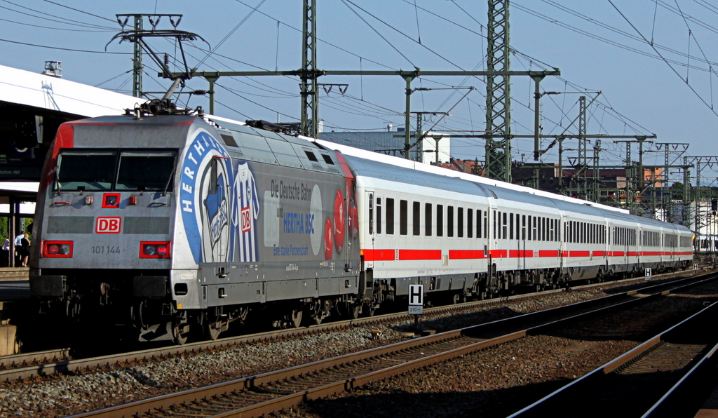 101 144  Hertha BSC  mit IC 2356  Arkona  von Ostseebad Binz nach Frankfurt am Main am 04.09.12 in Fulda