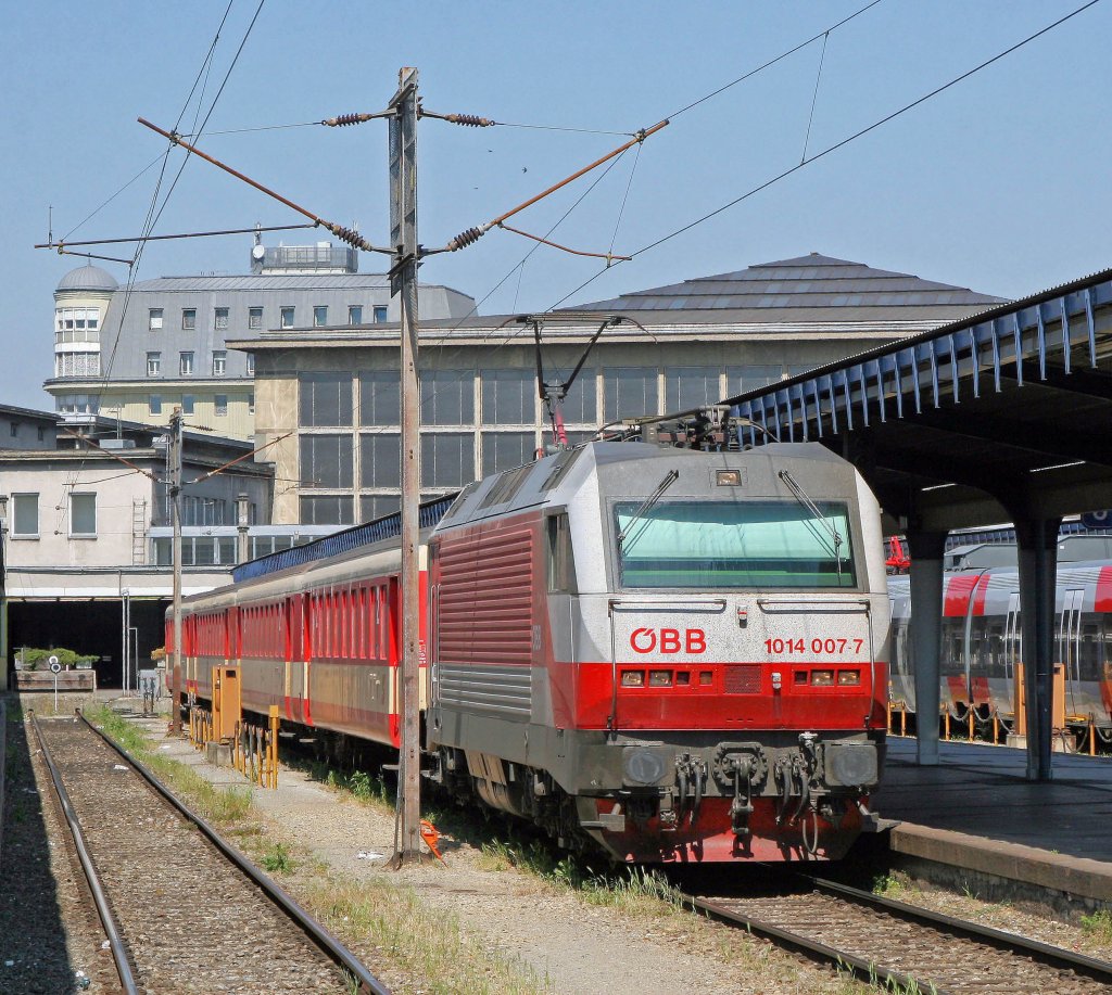 1014 007-7 mit Schlierenwagen am 28.04.07 in Sdbahnhof (Ost)