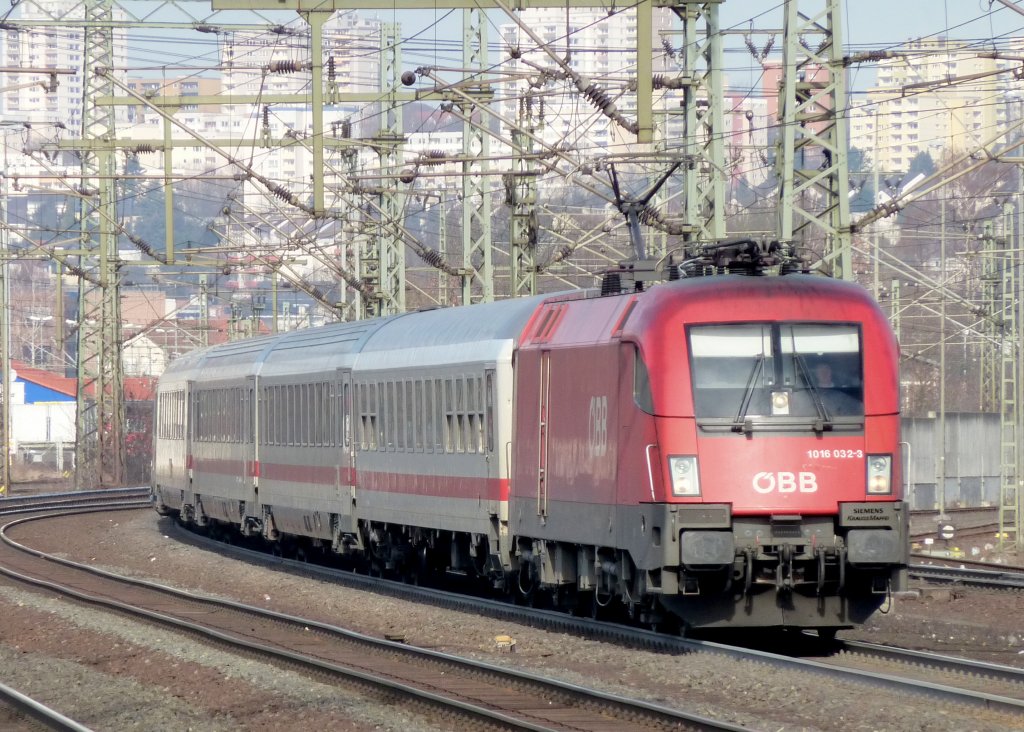 1016 032-3 mit IC 2083 Knigssee am 02.03.10 in Fulda