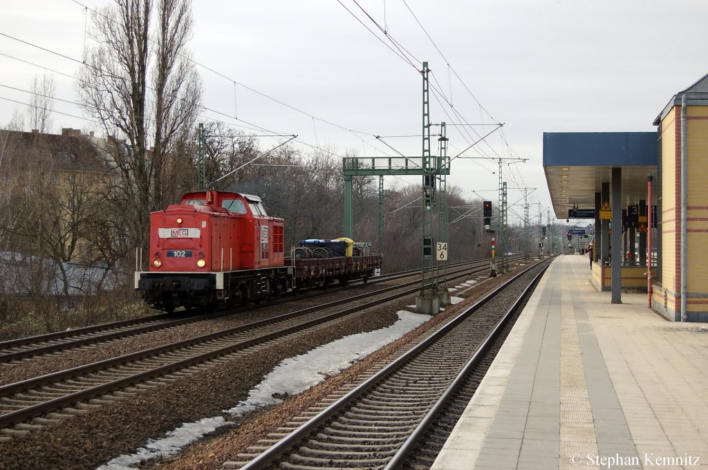 102 (204 761-1) MEG ex DR 114 761-0 mit einem Arbeitszug in Berlin Jungfernheide in Richtung Berlin Beusselstrae. 12.01.2011