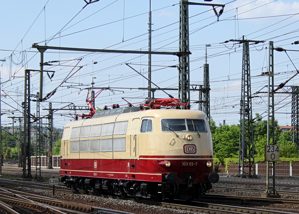 103 113 auf berfhrungsfahrt von Dessau nach Frankfurt am 22.05.12 in Fulda