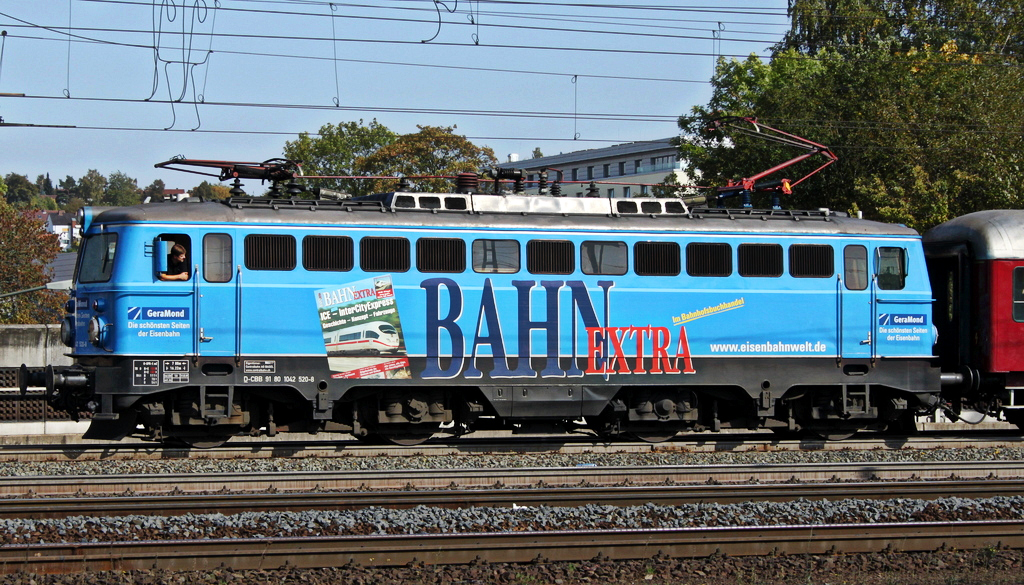 1042 520-8 mit Eintrach Frankfurt Fanzug nach Dresden am 26.09.11 in Fulda