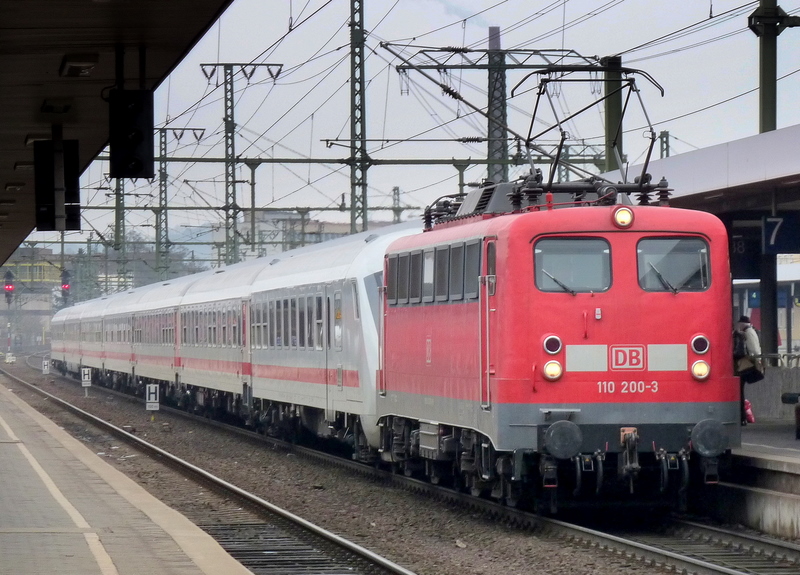 110 200-3 mit IC nach Halle am 12.03.10 in Fulda