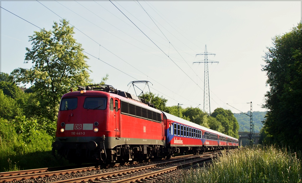 110 441 mit Sonderzug PF 2702 von Wabern nach Kln am 07.06.13 bei Siegen Eiserfeld