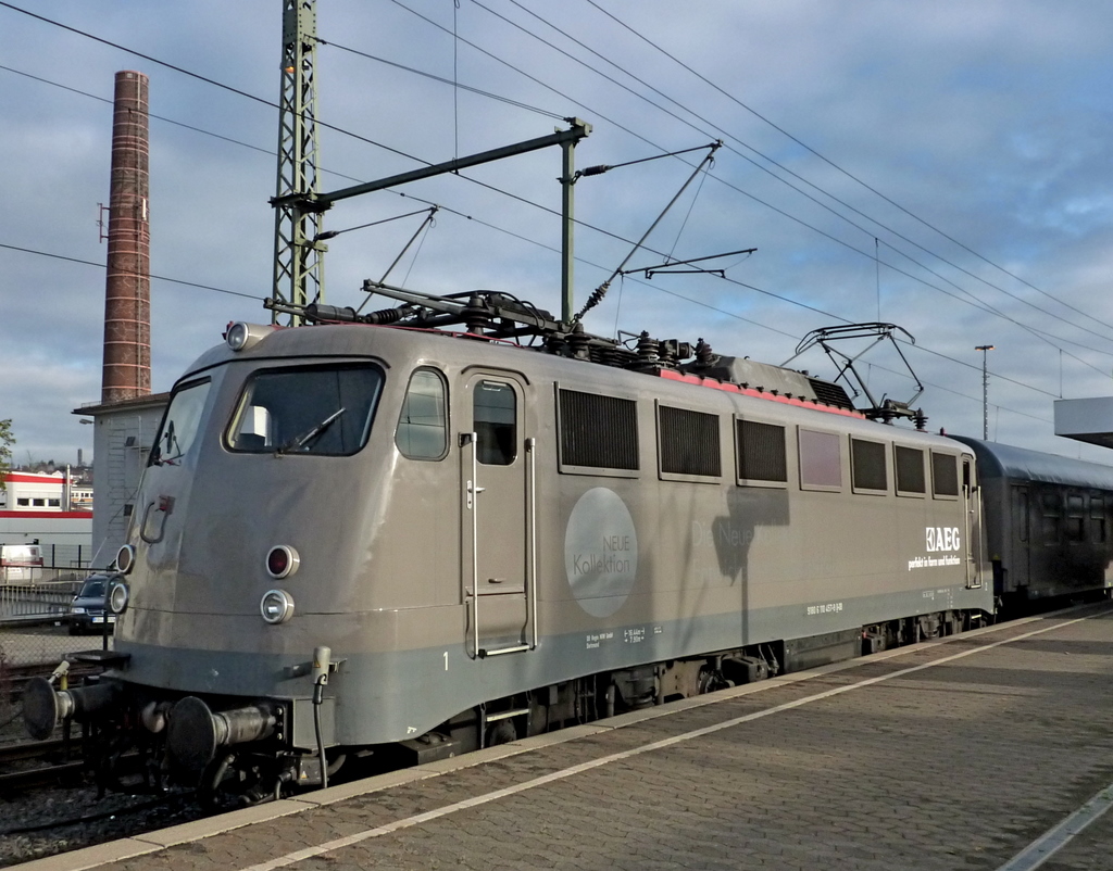 110 457 mit AEG Zug am 09.11.10 in Fulda