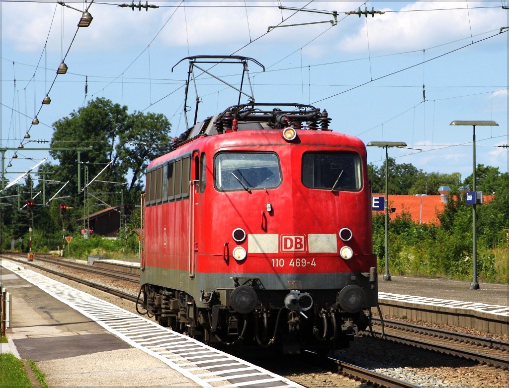 110 469 ausgestattet mit Abschleppkupplung auf Solofahrt in Richtung Salzburg am 08.08.12 in bersee