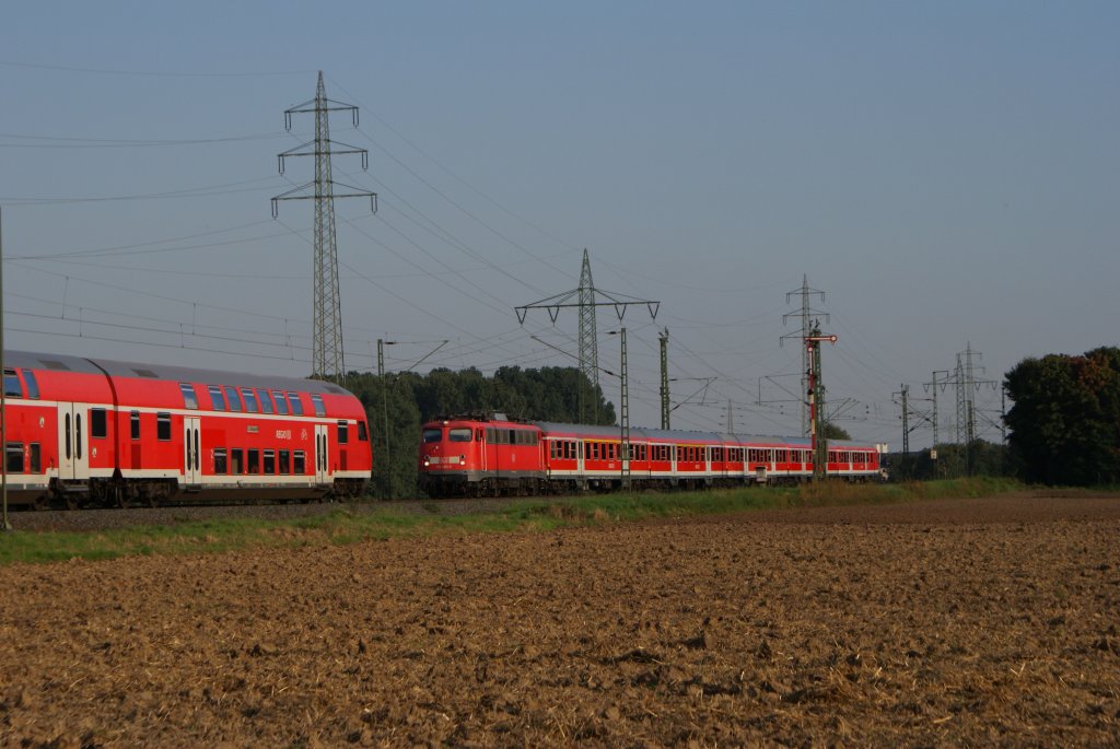 110 494-2 mit einem RE 4 Verstrker in Neuss-Weienberg am 22.09.2010