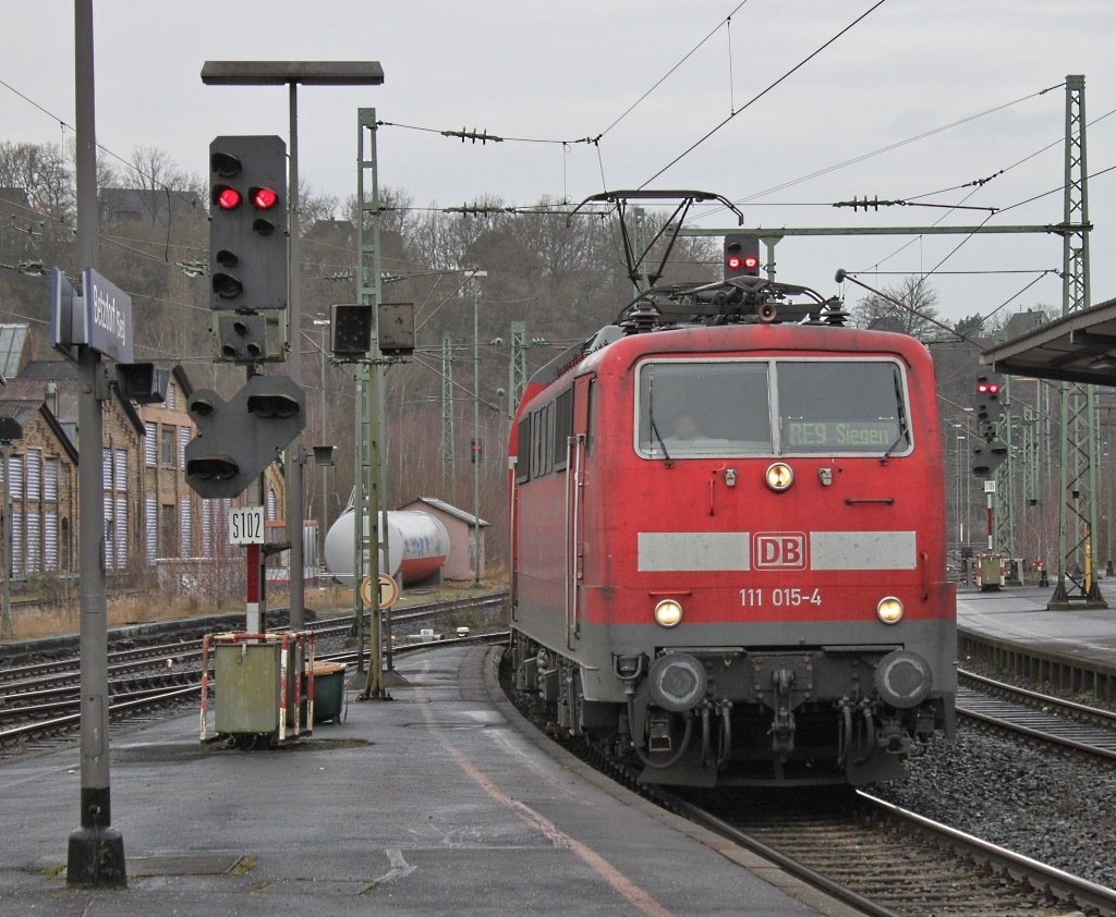 111 015 am 29.12.09 in Betzdorf (Sieg)