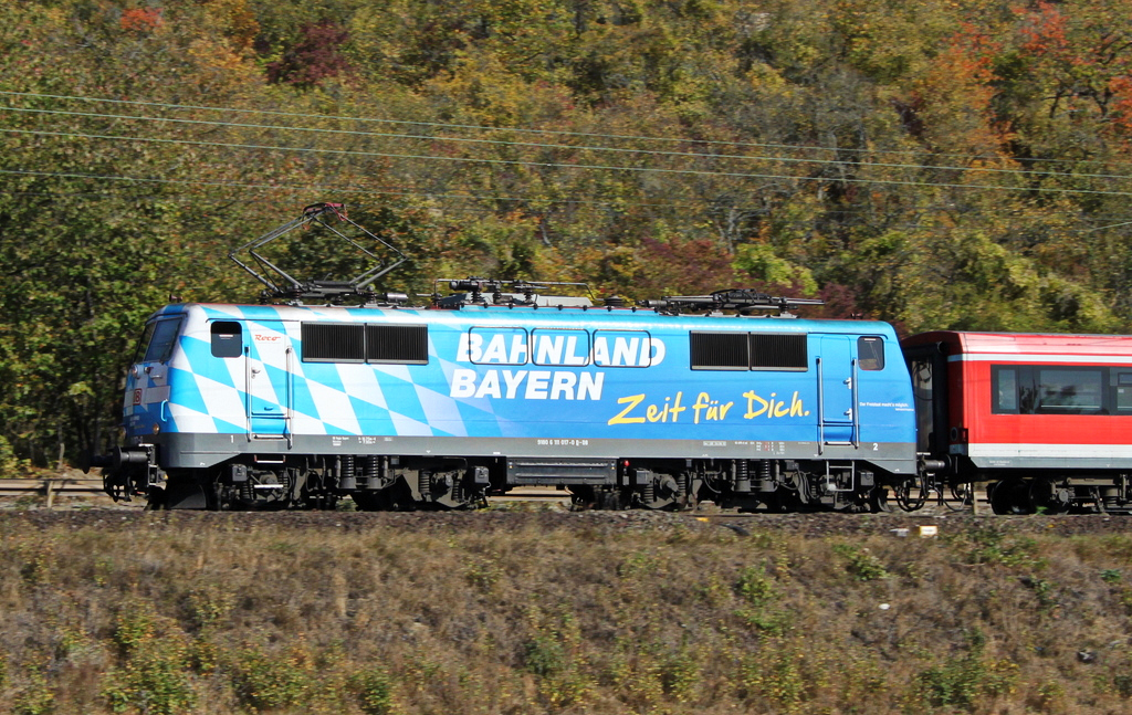 111 017-4  Bahnland Bayern  am 02.10.11 bei Karlstadt