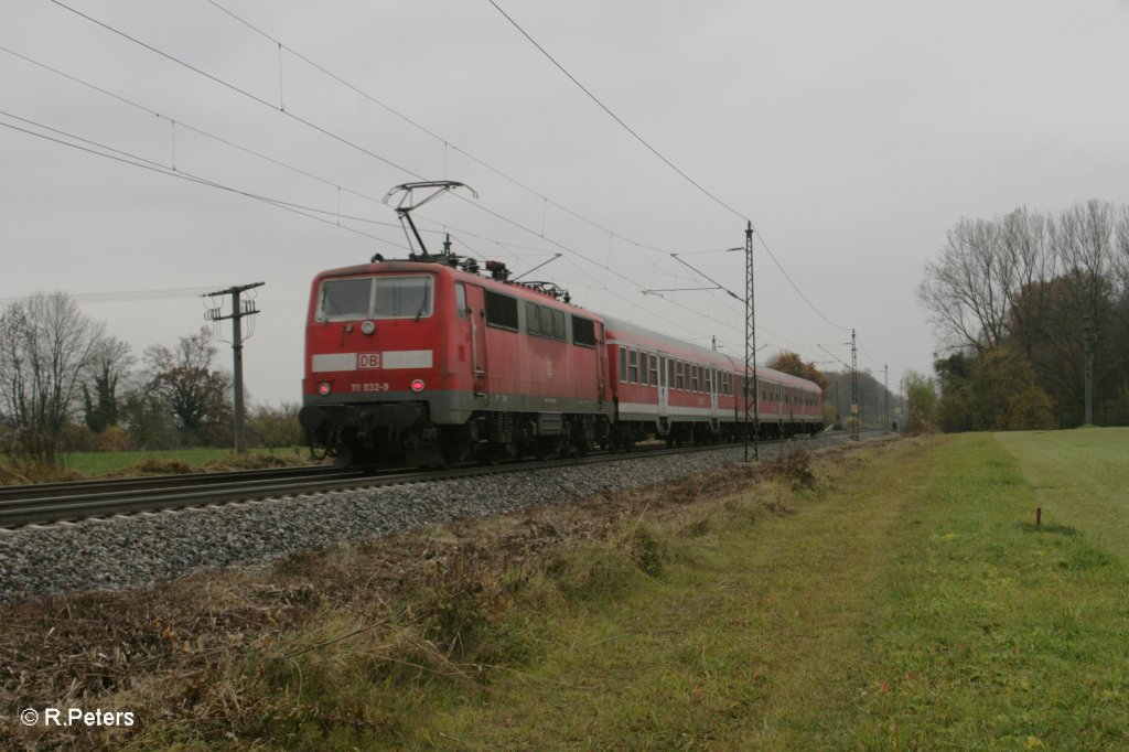 111 032-9 schiebt ein Re nach Ulm bei Nersingen. 02.11.10