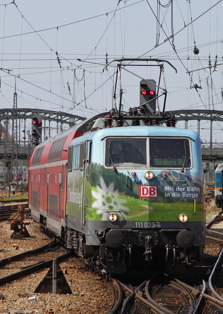 111 039 bei der Einfahrt in den Mnchner Hbf am 23.08.11