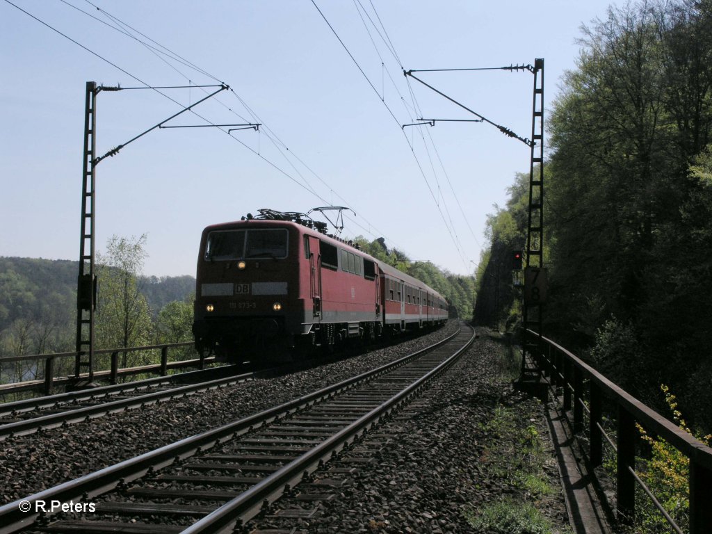 111 073-3 zieht kurz vor dem Felsentor die RB 32112 Plattling-Neumarkt (Oberpfalz)29.04.10