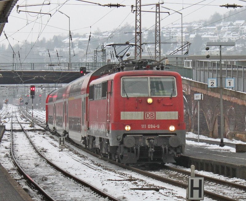 111 094 mit Frankfurter RE-Garnitur am 16.01.10 in Siegen