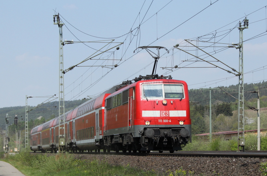 111 100-4 als RE nach Frankfurt am Main am 22.04.11 in Burgsinn